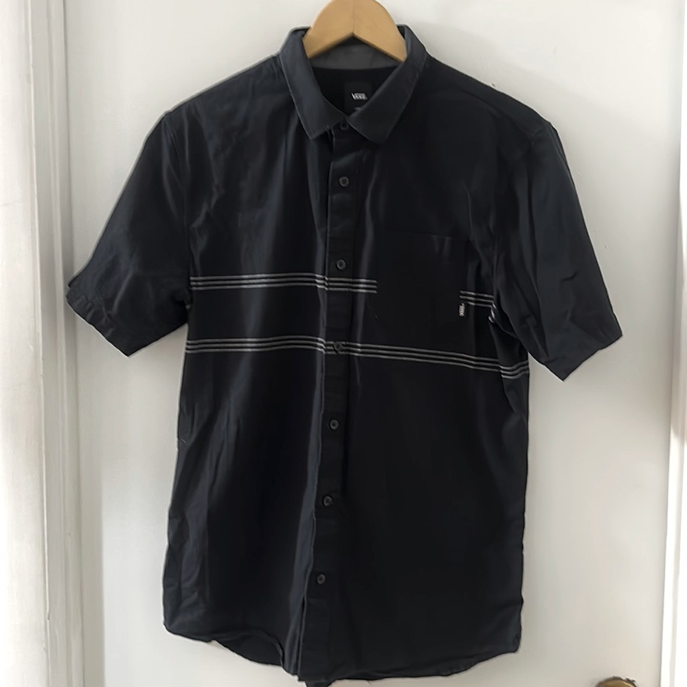 VANS short sleeve button down with pocket Lg